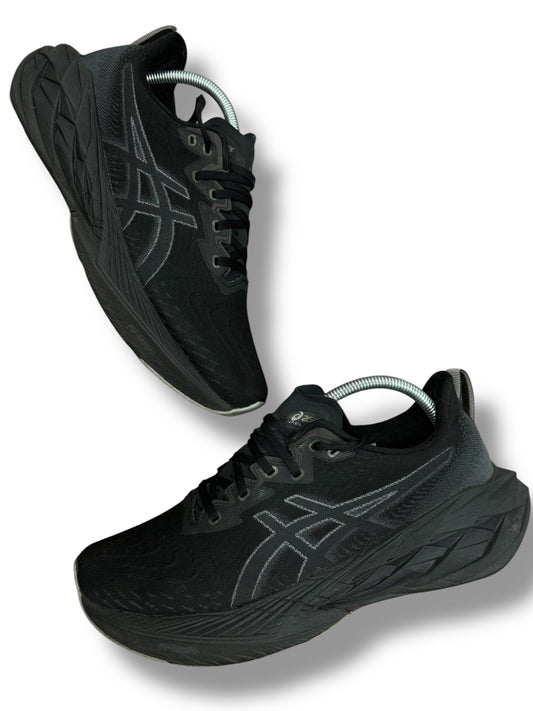 ASICS Novablast 4