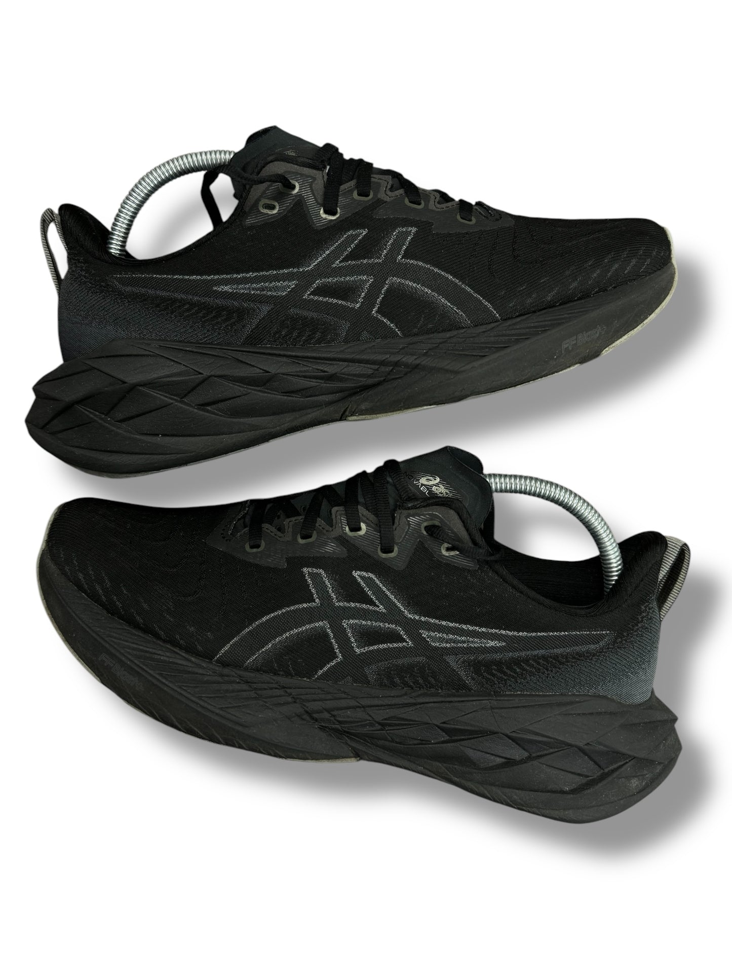 ASICS Novablast 4
