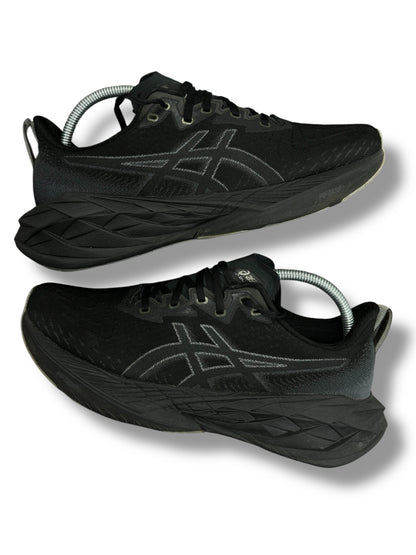 ASICS Novablast 4