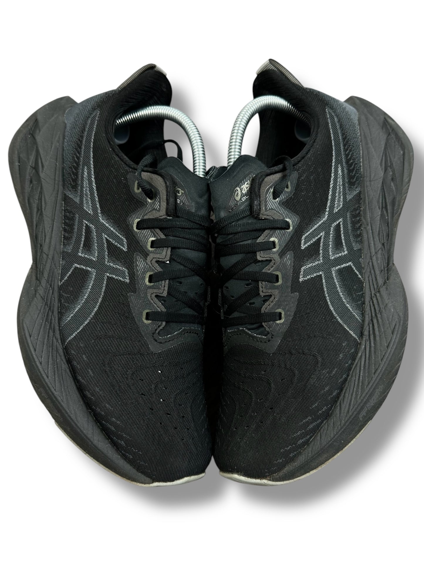 ASICS Novablast 4