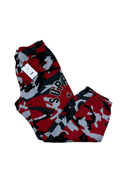 Nike x Supreme Arc Sweatpant SS22 BNWT - Red Camo