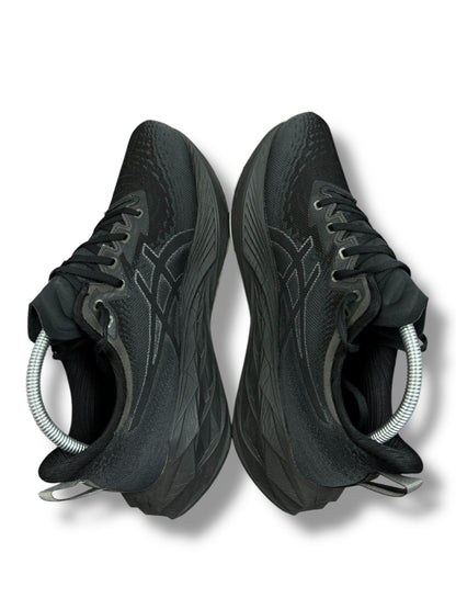 ASICS Novablast 4
