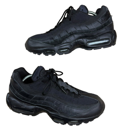 Nike Air Max 95 Essential "Triple Black"