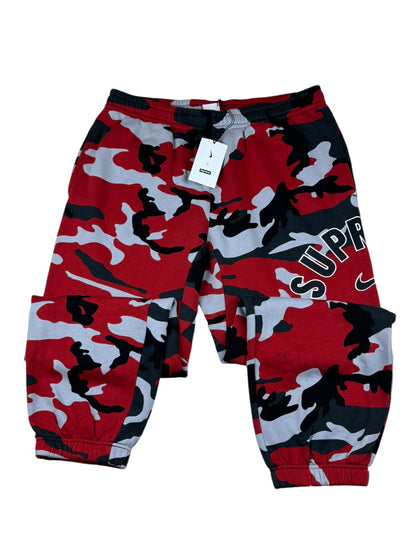 Nike x Supreme Arc Sweatpant SS22 BNWT - Red Camo